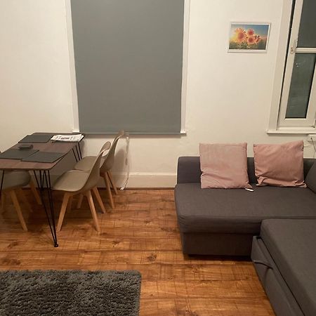 Luxury 1-Bed Apartment With Stunning City Views Perfect For Short Stays In Londýn Exteriér fotografie